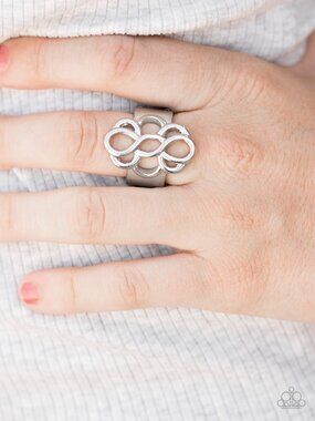 Paparazzi Ring (R229)